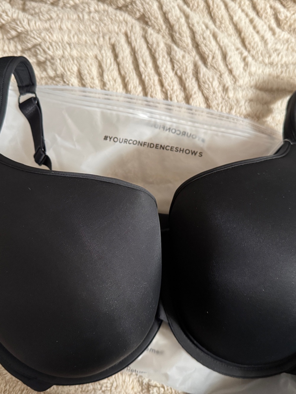 Seamless Black Padded T-Shirt Bra — Smooth Invisible Finish